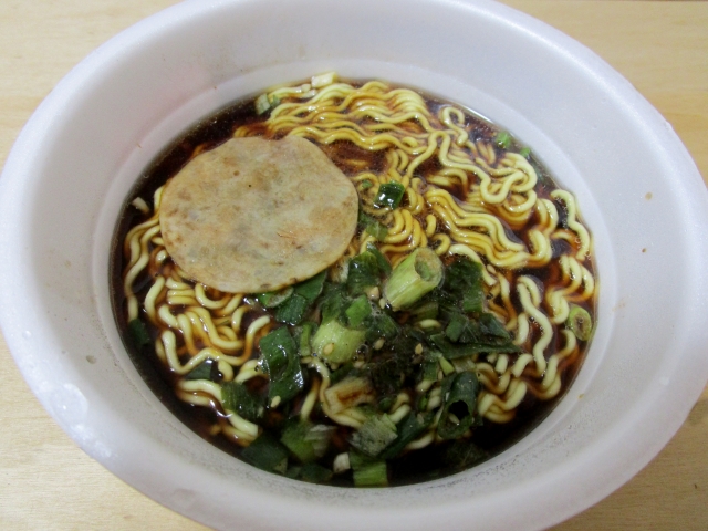 ブラックカップラーメン